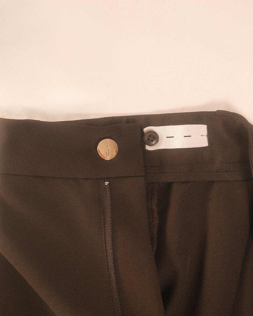 pleated trousers