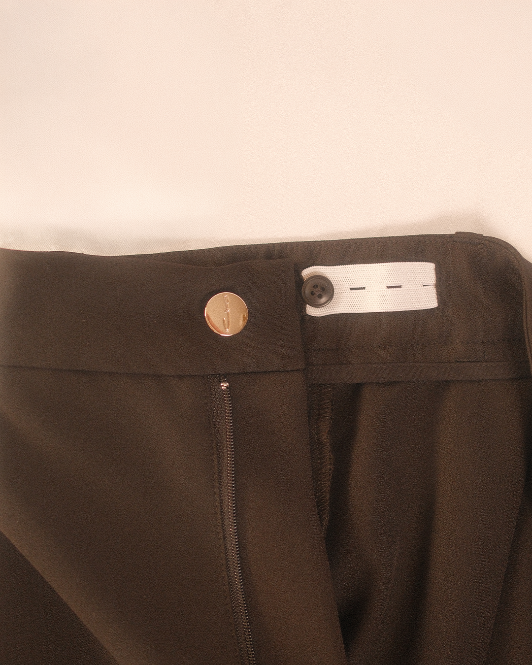 pleated trousers
